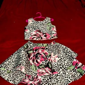 Beautiful 2 piece little girl outfit.  Size 7